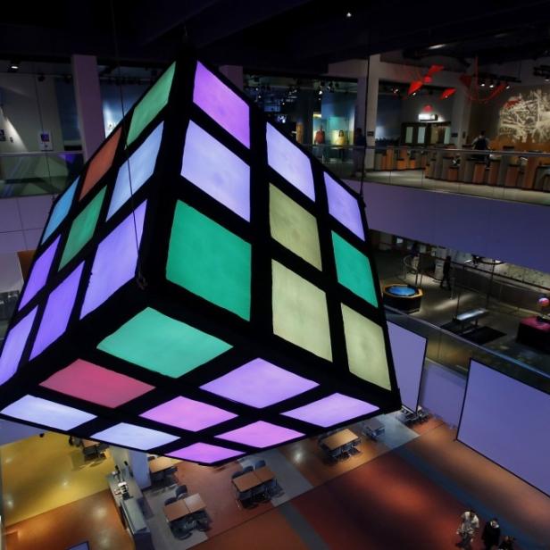 Rubik-Würfel-Ausstellung im Liberty Science Center in Jersey City, New Jersey