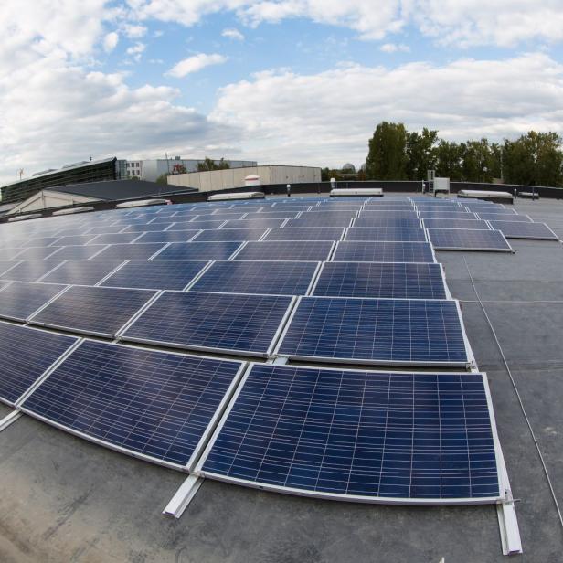 Am Dach einer Spar-Filiale in Wien-Floridsdorf gibt es jetzt das erste Kundensolarkraftwerk.