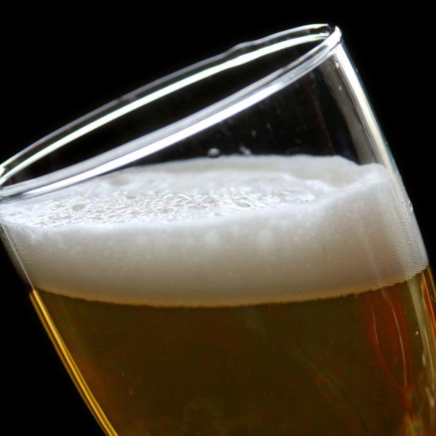 Vier Bier sind Anlass für einen Prozess in der Steiermark.