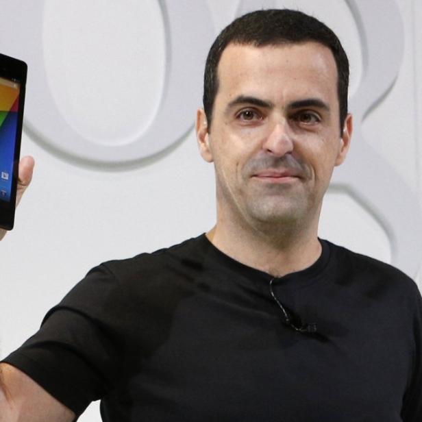 Hugo Barra, director of Product Management at Android, holds the new Nexus 7 tablet during a Google event at Dogpatch Studio in San Francisco, California, July 24, 2013. REUTERS/Beck Diefenbach (UNITED STATES - Tags: BUSINESS SCIENCE TECHNOLOGY TELECOMS)