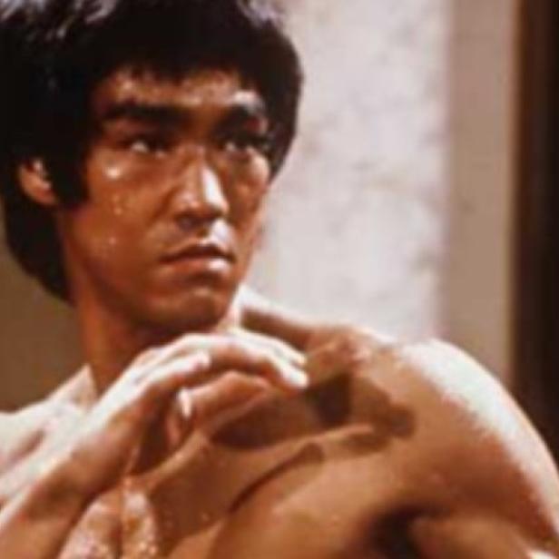 It was a box office brick when it debuted in 1978, but cable television&#039;s AMC channel hopes to score off the rebound when it airs a July 2, 2002 special on Bruce Lee&#039;s final film &#039;Game of Death&#039; featuring basketball legend Kareem Abdul-Jabbar. Abdul-Jabbar is among a handful of people who appear in the 90-minute special, &#039;Bruce Lee: A Warrior&#039;s Journey,&#039; talking about the kung-fu legend who died at age 32 before &#039;Game of Death&#039; was finished. Lee is shown in a 1973 publicity still from the film &#039;Enter the Dragon. Photo by Reuters (Handout)