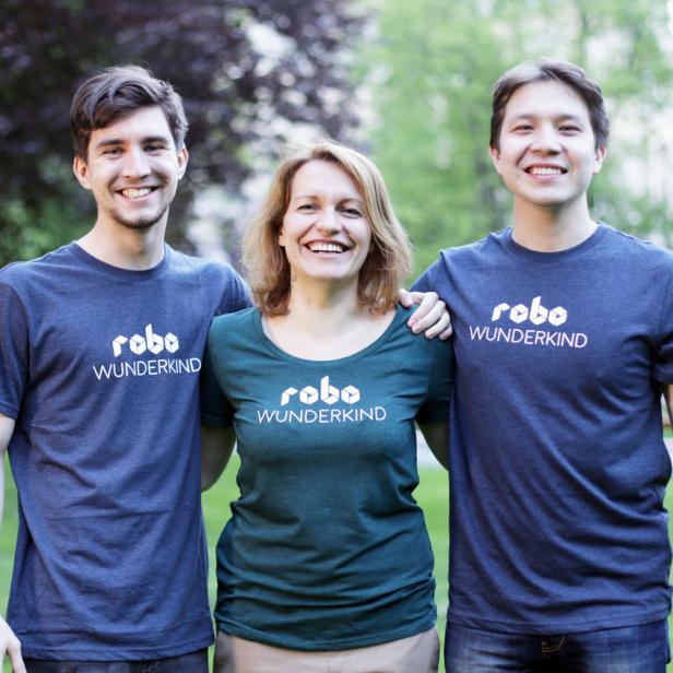 Das Robo Wunderkind Team mit Anna Iarotska (Mitte) und Rustem Akishbekow (re.)