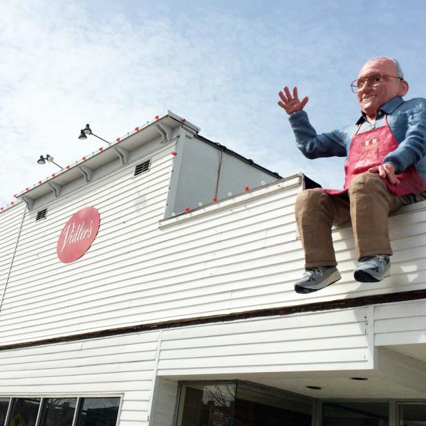 Der nun pensionierte Ed Vidler hat sich als &quot;Vidler on the Roof&quot; ein Denkmal auf seinem Store gesetzt