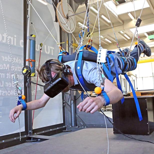 Virtueller Fallschirmsprung - Der &quot;freie Flug&quot; im Jump Cube der TU Wien