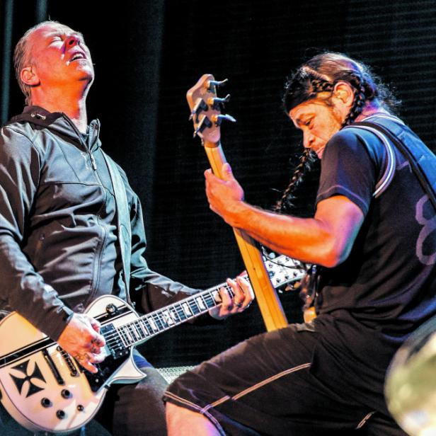 Sänger James Hetfield und Bassist Rob Trujillo sind mit Metallica nach wie vor kompromisslos und virtuos ihrem Metal-Sound verpflichtet 