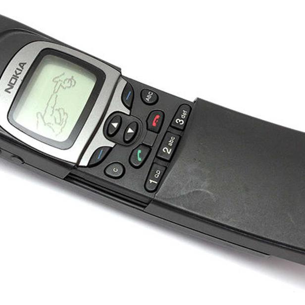 Mobiltelefone wurden auch dank Nokia zum Lifestyle-Objekt. Das Nokia 8110 wurde als &quot;Banane&quot; oder &quot;Matrix-Handy&quot; bekannt.