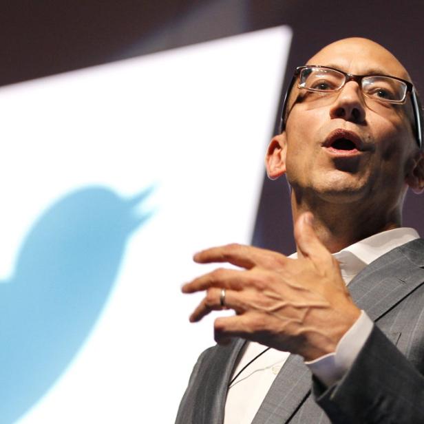 epa03865068 (FILE) A file photograph showing Twitter CEO Dick Costolo attends a Twitter seminar during the 59th edition of the International festival of creativity, Cannes Lions in Cannes, France, 20 June 2012. Social media company Twitter announced on 12 September 2013 through its own service that it has filed paperwork for a planned initial public offering of shares. EPA/SEBASTIEN NOGIER *** Local Caption *** 50396927