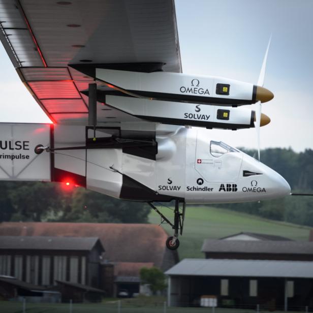 Solar Impulse 2 fliegt von Hawaii nach Kalifornien.