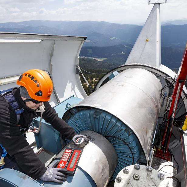 Das geöffnete Windturbinen-Gehäuse in 65 Meter Höhe