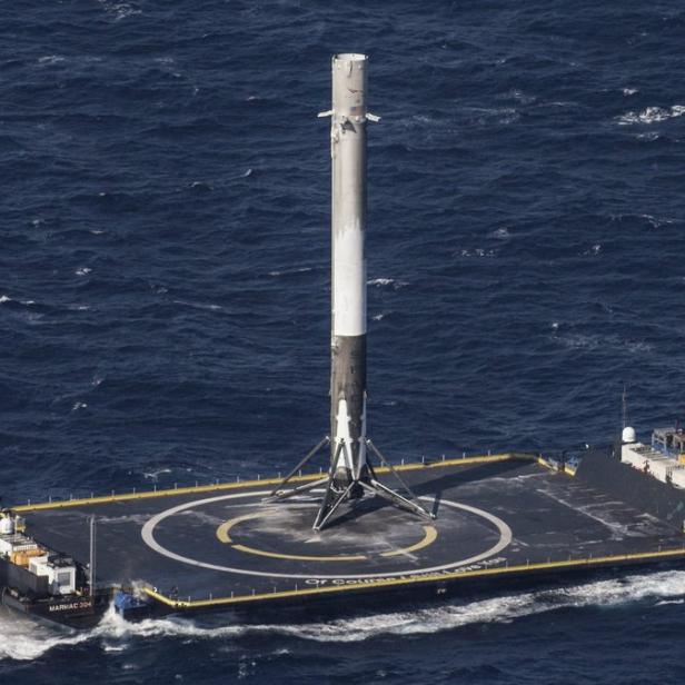 Falcon-9-Rakete von SpaceX bei der Landung