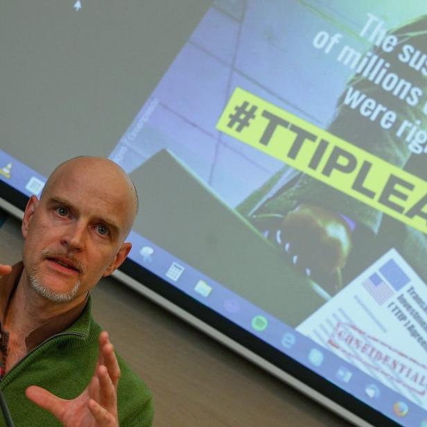 Jorgo Riss von Greenpeace bei der Präsentation von TTIP Leaks bei der Republica in Berlin.