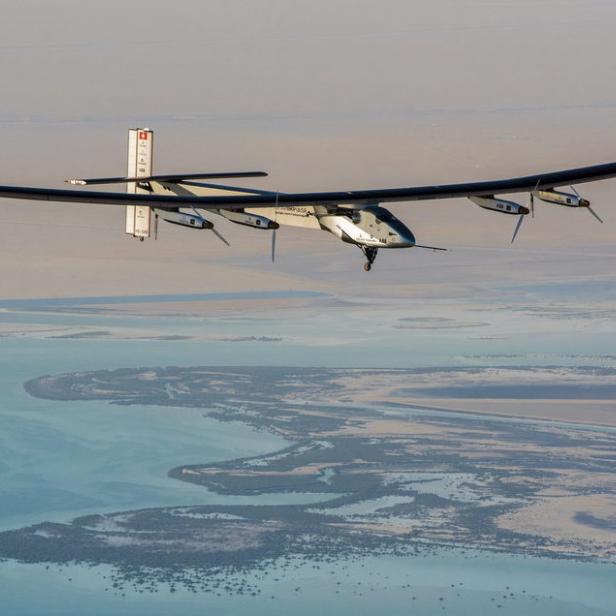 Solar Impulse 2 soll rund 35.000 Kilometer rund um den Globus fliegen