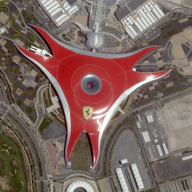 Eine Satellitenaufnahme von SkySat-1 der Ferrari World in Abu Dhabi