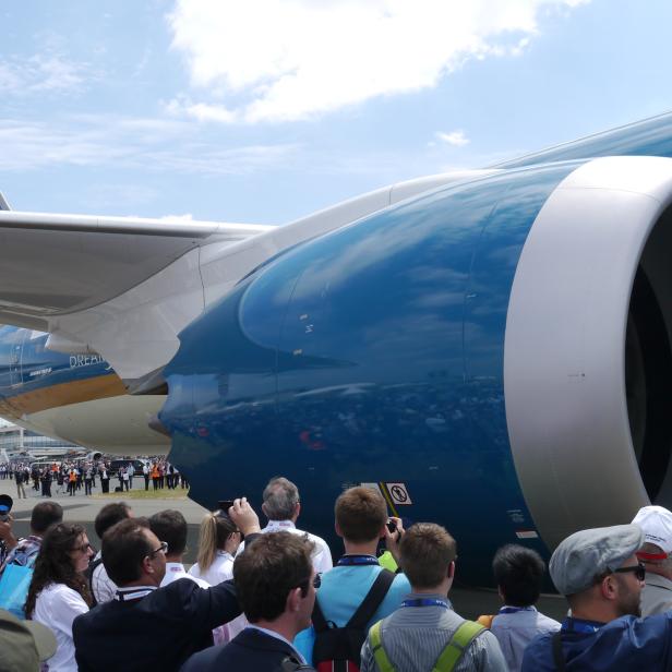 Das Triebwerk einer Boeing 787 &quot;Dreamliner&quot; - zum Anfassen nahe bei der Paris Air Show. Darin befinden sich Bauteile von Pankl Aerospace aus Kapfenberg