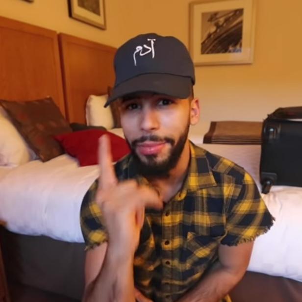 Adam Saleh musste ein Delta-Flugzeug verlassen und ruft nun zum Boycott der Fluglinie auf