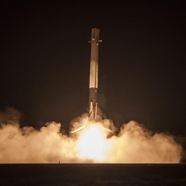 Die erfolgreiche Landung von Falcon 9 am 21. Dezember 2015