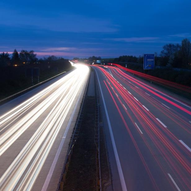 Raserei könnte durch technische Mittel verhindert werden. Die Zahl der Verkehrstoten könnte so um 37 Prozent gesenkt werden