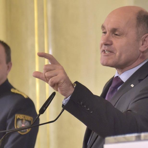 Innenminister Wolfgang Sobotka will die Sicherheit durch mehr Überwachung erhöhen