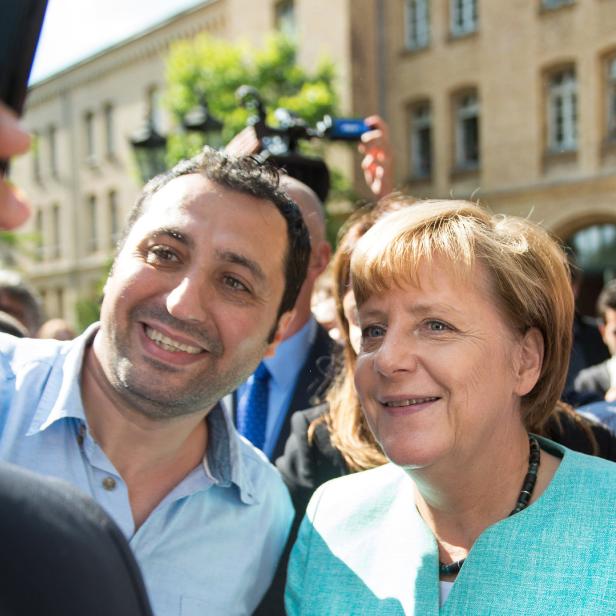 Ein Selfie mit Merkel wurde für einen syrischen Flüchtling zum Ausgangspunkt zahlreicher Anfeindungen (Symbolbild)