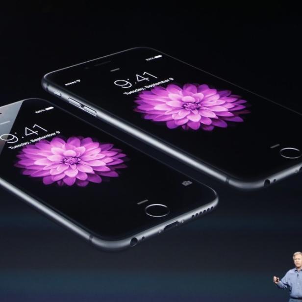 Phil Schiller stellt das iPhone 6 und das etwas größere iPhone 6 Plus vor