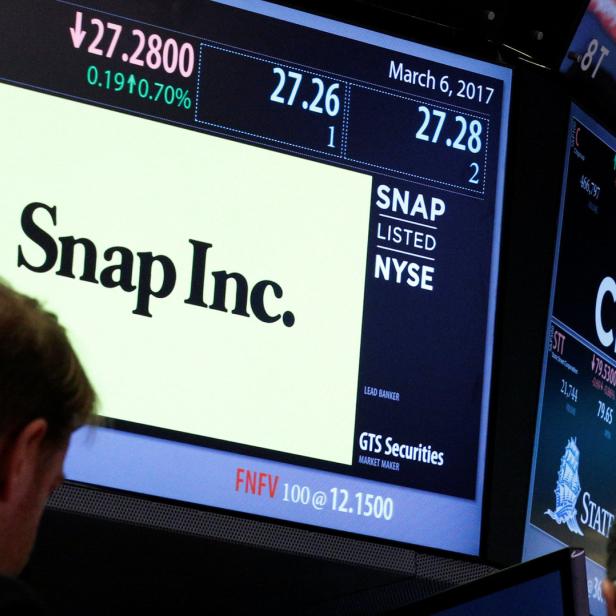 Anzeigetafeln an der New Yorker Börse zeigen Aktienkurse von Snap Inc. und Citi am 6. März 2017.