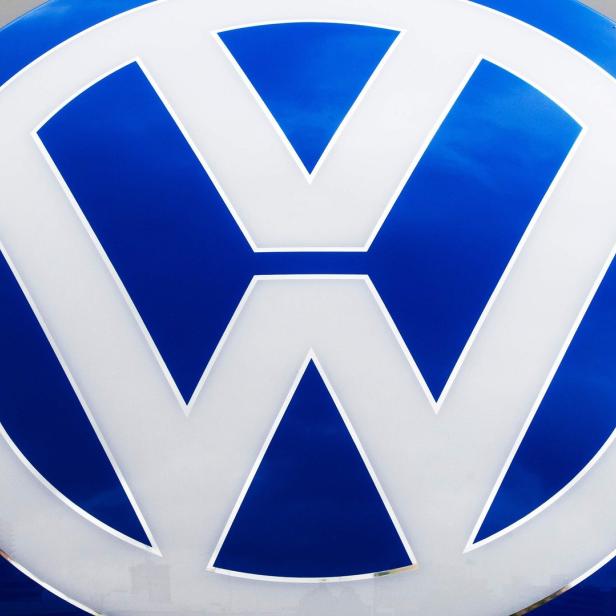 Das blaue und weiße Logo von Volkswagen.
