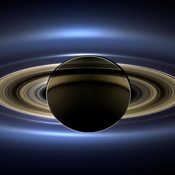 Saturn-Ringe streuen Partikel in die Atmosphäre