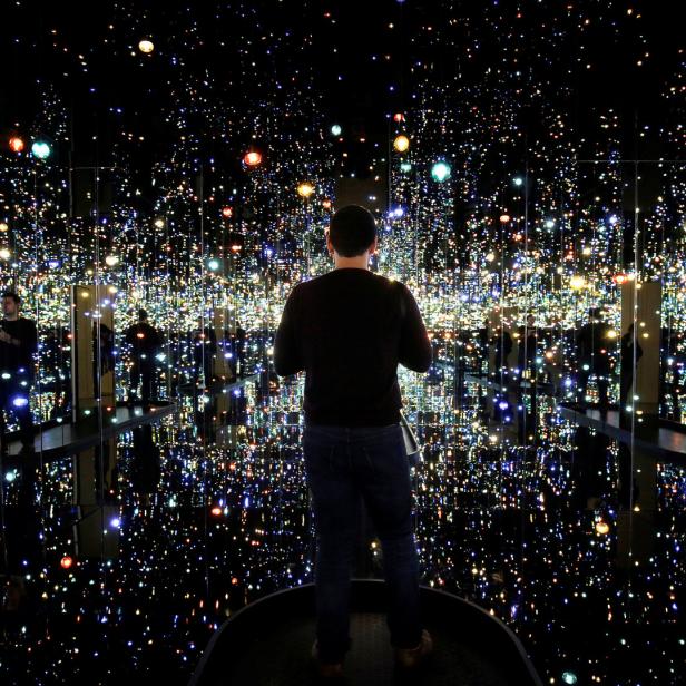 &quot;Infinity Mirrored Room - The Souls of a Million Light Years Away&quot; vom japanischen Künstler Yayoi Kusama bei einer Ausstellung im Hirshhorn Museum in Washington