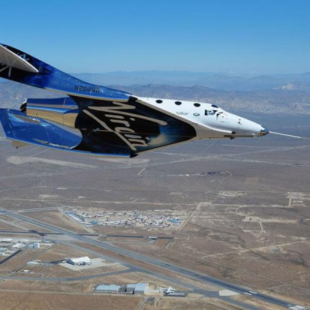 Virgin Galactic testet bereits eifrig mit seinem Raumschiff. Ein Testflug ins All steht aber noch aus.