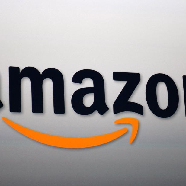 Das Amazon-Logo mit dem schwarzen Schriftzug und dem orangefarbenen Pfeil.