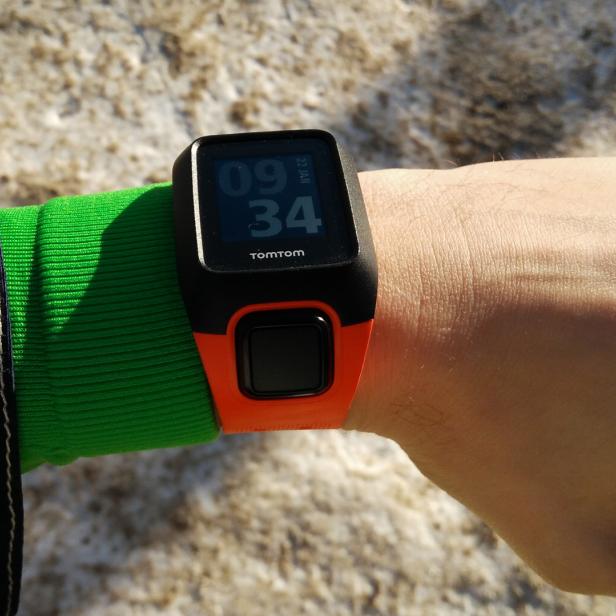 Die TomTom Adventurer Fitness-Armbanduhr ist auf Outdoor-Aktivitäten spezialisiert