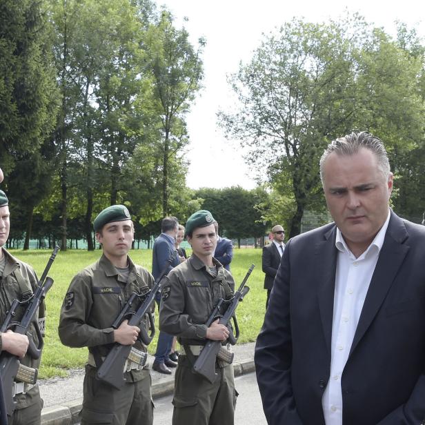 Bundeskanzler Christian Kern und Verteidigungsminister Hans Peter Doskozil am Freitag in Salzburg.