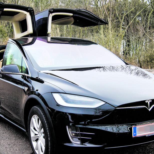 Der Tesla Model X kann per Firmware-Update auf den neuesten Stand gebracht werden.