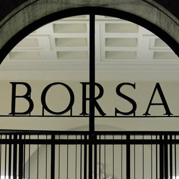 Der Schriftzug „Borsa“ über dem Eingang eines Gebäudes.