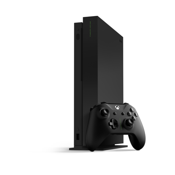 Eine schwarze Xbox-Konsole der Project Scorpio Edition mit einem Controller.