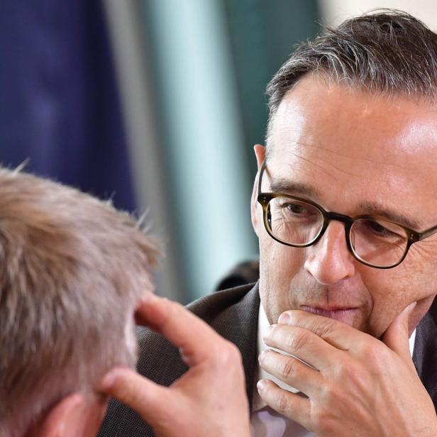 Ist Deutschlands Justizminister Heiko Maas (re.) mit seinem Netzwerkdurchsetzungsgesetz über das Ziel hinaus geschossen? Die OSZE glaubt das zumindest