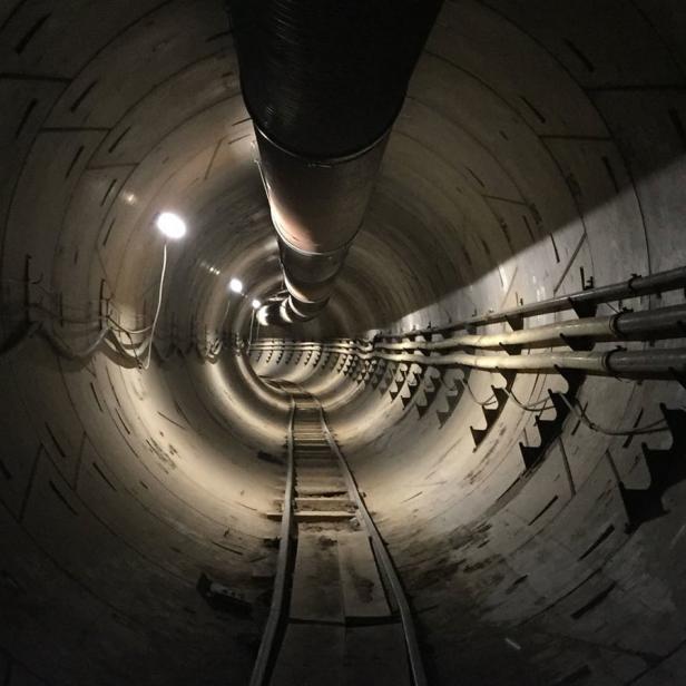 Elon Musks Boring Company will Tunnel unter Städten graben, in denen Personen und Güter transportiert werden können, ohne - wie an der Oberfläche - im Stau zu stecken