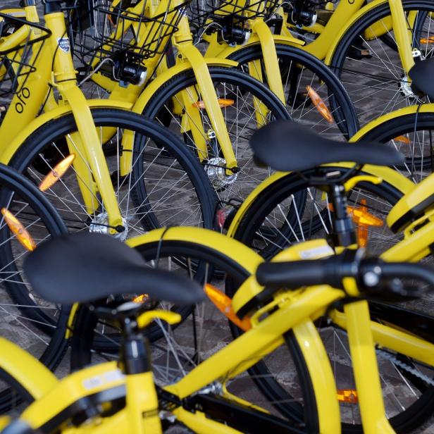 700 gelbe Ofo-Leihräder Räder stehen offiziell in Wien.