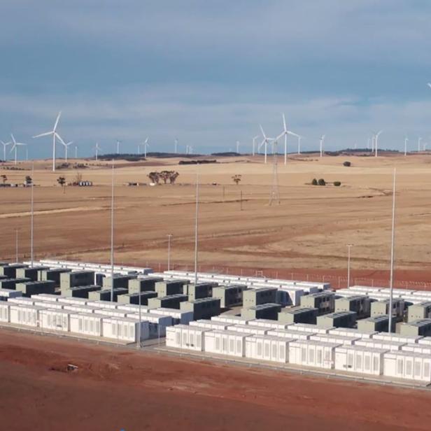 Tesla hat die weltgrößte Batterie in Australien in Betrieb genommen