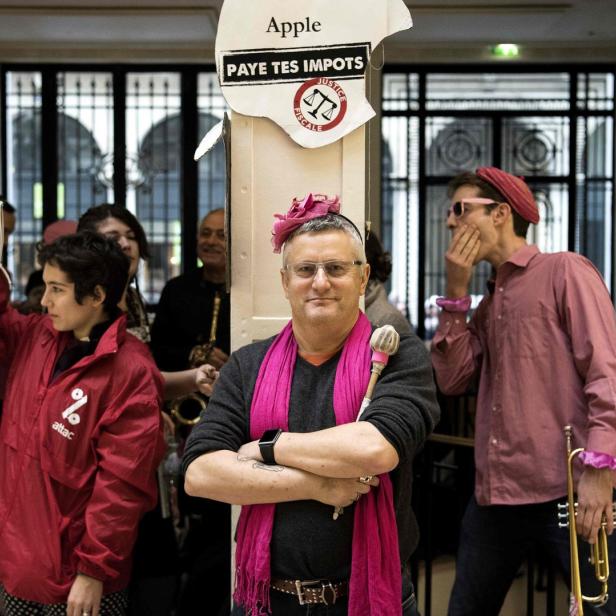 Aktivisten bei der Besetzung des Apple Store in Paris