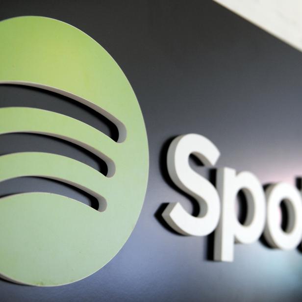 Firmenschild des Musikstreaming-Anbieters Spotify.