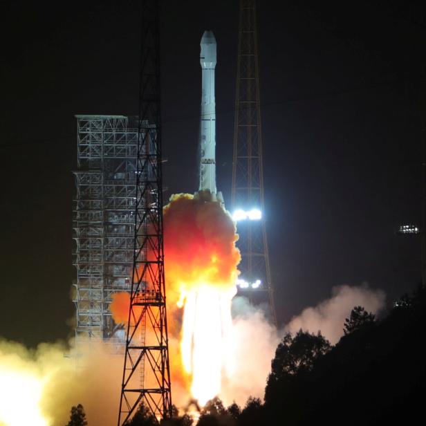 Start einer Rakete vom Typ Langer Marsch 3B im Xichang Satellitenstartzentrum in China