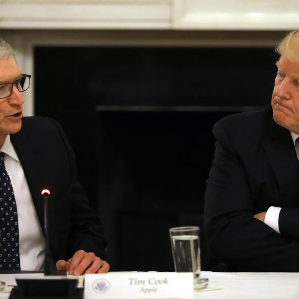 Apple-CEO Tim Cook mit US-Präsident Donald Trump