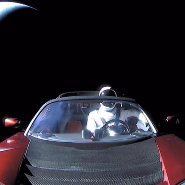 Tesla mit Starman im All