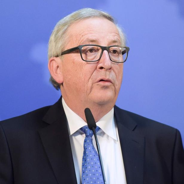 European Commission President Jean-Claude Juncker speaks during a joint press conference with Kosovo&#039;s president following their meeting in Pristina, on February 28, 2018. A European Commission delegation is visiting the Bosnian capital while on it&#039;s six-day tour of Balkan countries aspiring to join the EU. / AFP PHOTO / Armend NIMANI