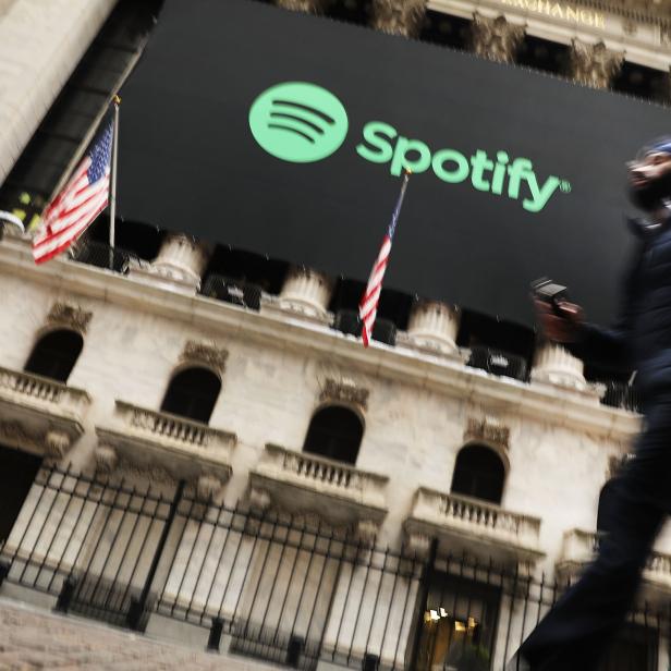 US-MUSIC-STREAMING-SERVICE-SPOTIFY-GOES-PUBLIC-ON-THE-NEW-YORK-S