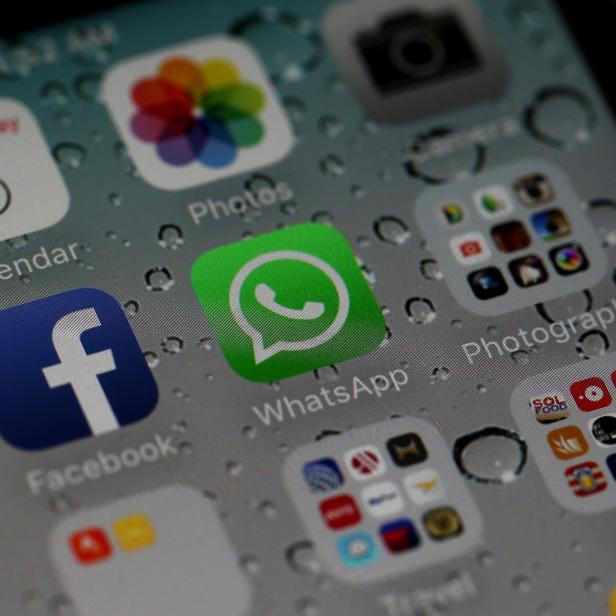 US-FACEBOOK-OWNED-MOBILE-MESSAGING-APPLICATION-WHATSAPP-ADDS-END