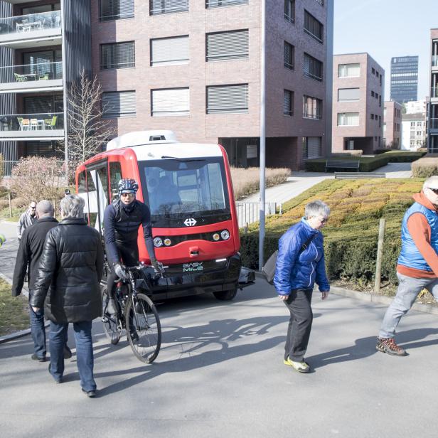 SCHWEIZ AUTONOMER BUS TESTFAHRT