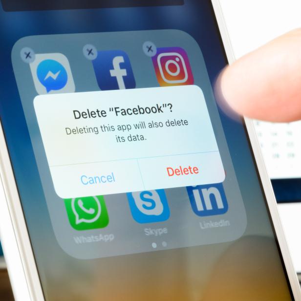 Deleting Facebook App from Smartphone