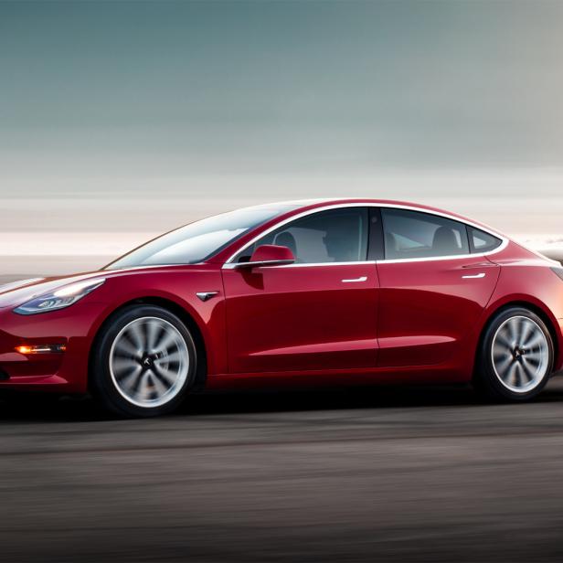 Vom Tesla Model 3 wird es bald eine Performance-Version mit mehr Leistung geben